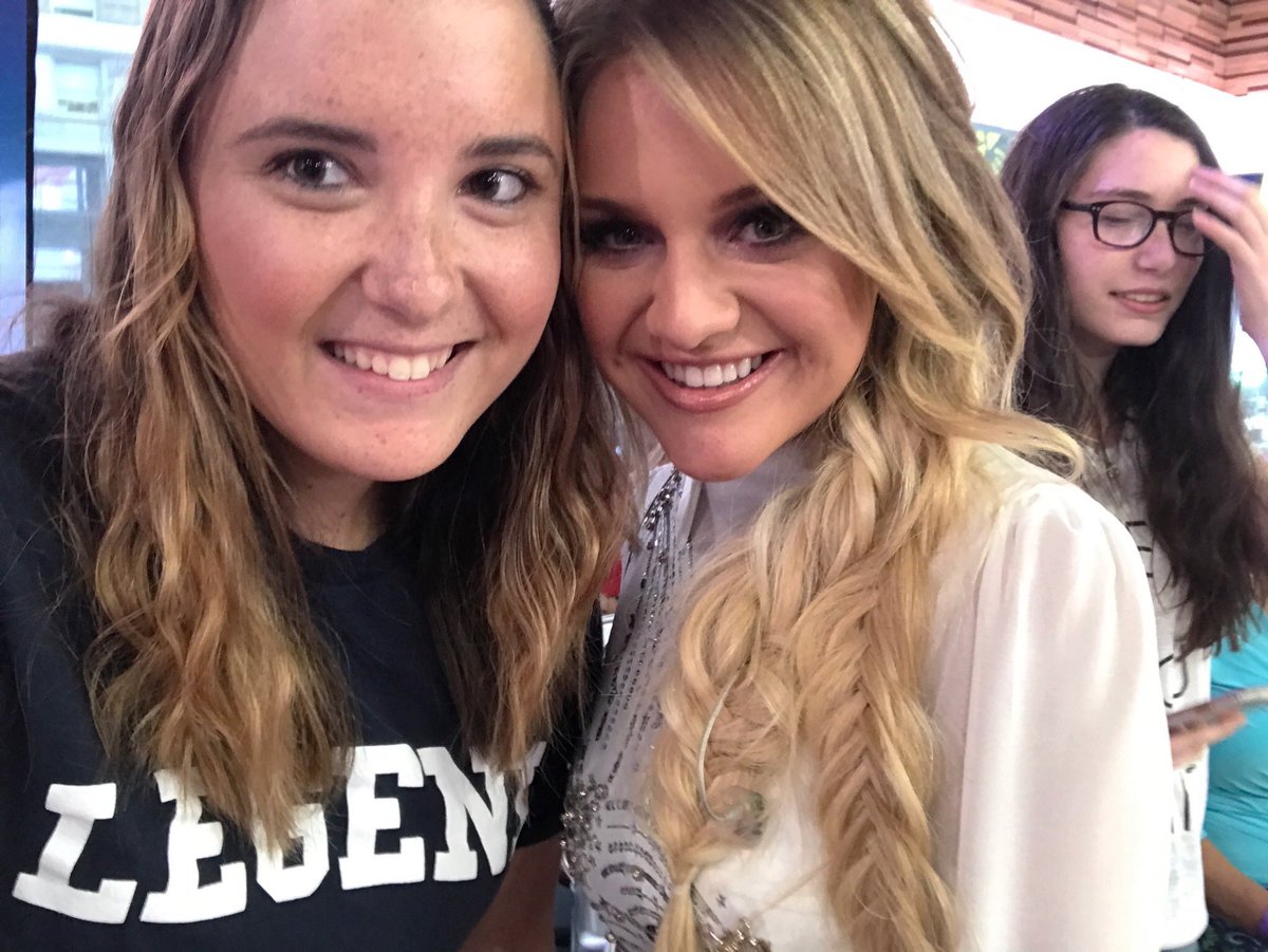 katieamanda424's tweet image. 2 years ago today. #KB2 @KelseaBallerini so exited to see what #KB3 will be like.