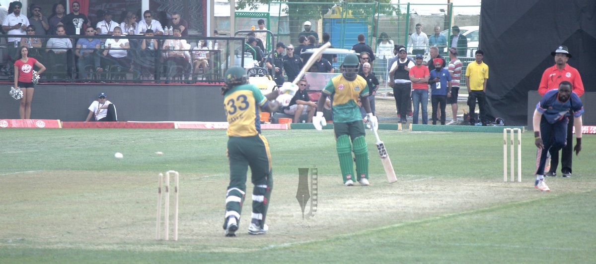 vinoding's tweet image. Today&apos;s catch from @GT20Canada 
non&apos;BAIL&apos;able error- Gayle b Mark Montfort.
Montfort celebrating the priced wicket of #Gayle