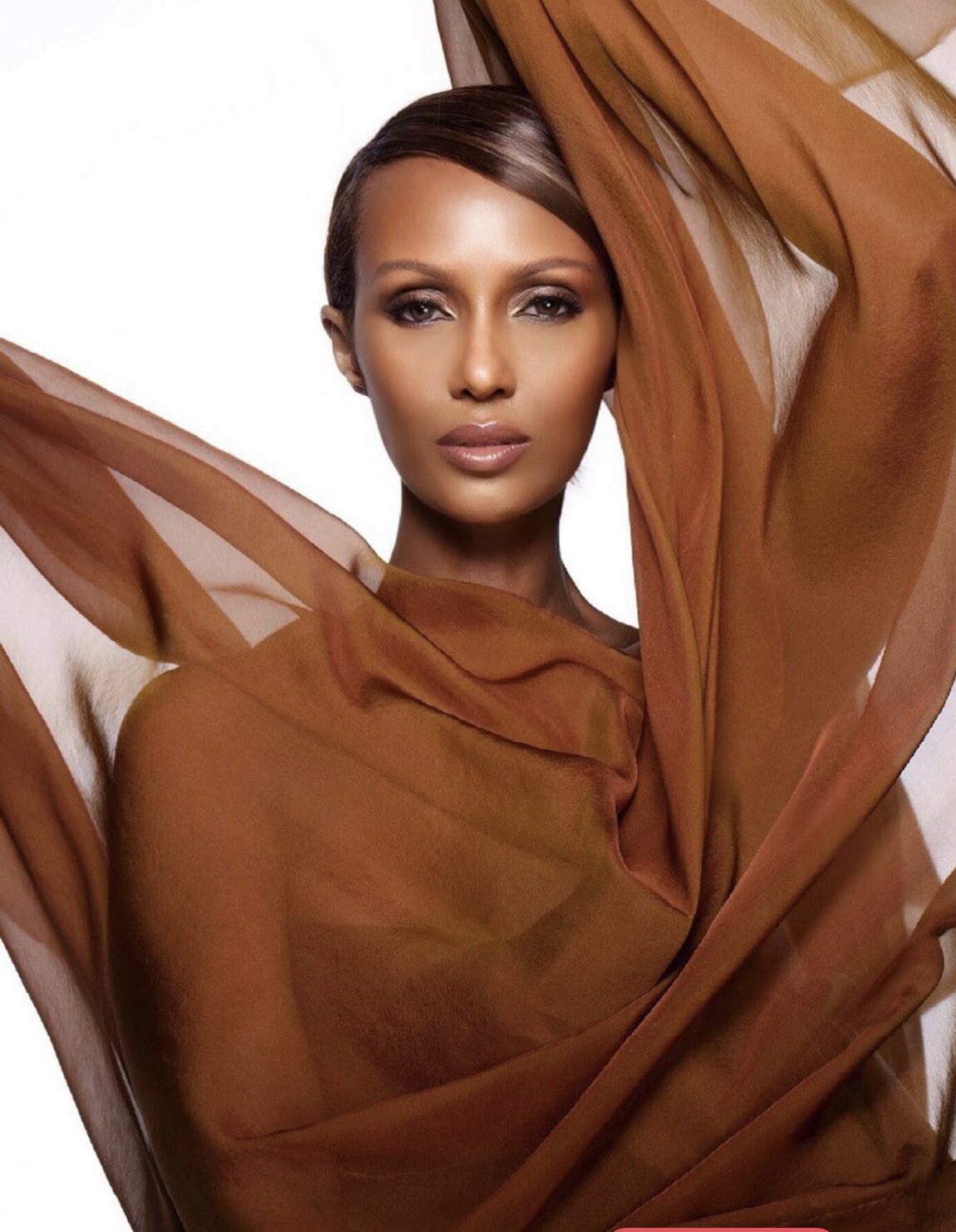 Happy birthday to one of the greatest models to ever grace a cover. My Somali sister, Iman Abdulmajid.  