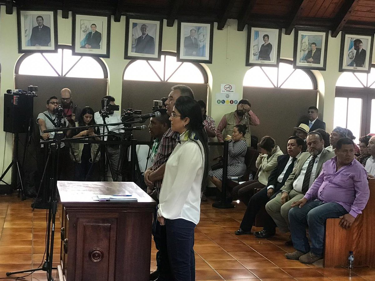 CgnPronico's tweet photo. #URGENTE 
"Yo no quiero trabajo para mi, pero si para mi comunidad" expresa Rafael Amilcar Pop en la @CC_Guatemala junto a la Alcaldesa auxiliar del barrio las cruces. 
#CGN https://t.co/lM1CBzY5KX