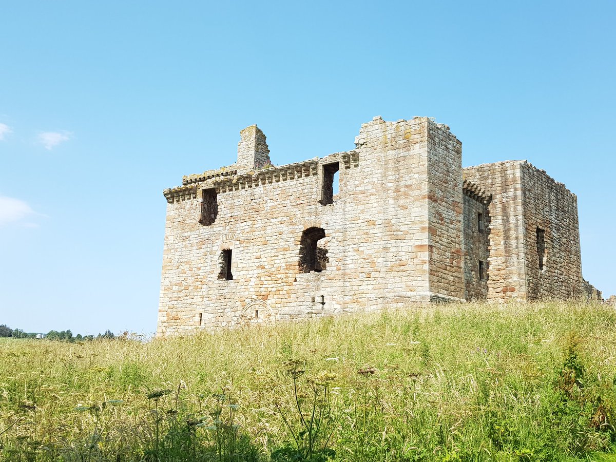 GarethWMitchell's tweet photo. Visited Crichton Castle this scorching day and had the whole castle to ourselves. @welovehistory #crichtoncastle #Scotland #castlesofscotland #Midlothian https://t.co/3sTmUSAKsd