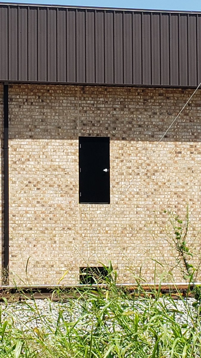 DBCdoug's tweet photo. Something seems to be missing from the exterior of this 2nd floor door of this commercial building. #Stairs #Design #BigStep #LookFirst https://t.co/G1NXdvMpp3 https://t.co/bjGwsIYtC3