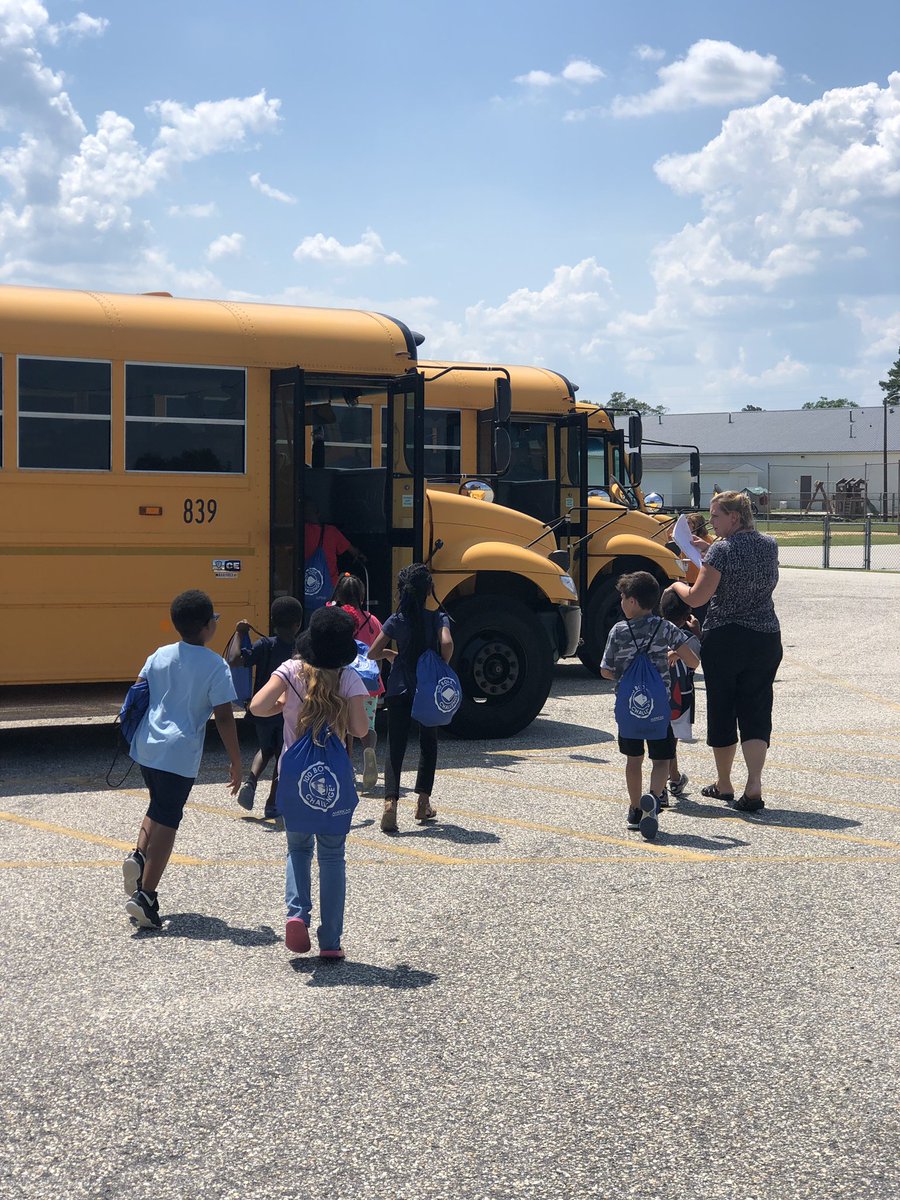 LatreiciaAllen's tweet image. Incredibly proud of these #CMESRocketReaders! 🚀#2019CCSRtacamp #litnccs @NC_RtA @NatalieGodwin @mellottahill1 @jenlloyd16 @katiegreene25