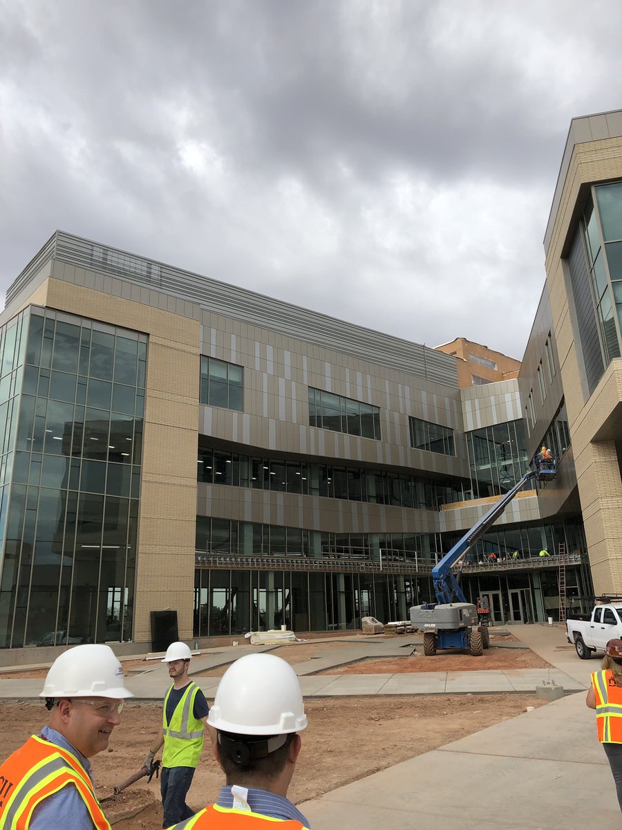 PeterNeibert1's tweet photo. Another tour through our new HPC today! So excited for the progress! Few photos: AT Lab, Biomechanics Lab, indoor track, basketball courts!!!
#dixielife #athleticTraining #DSU https://t.co/eza1byG9Wy