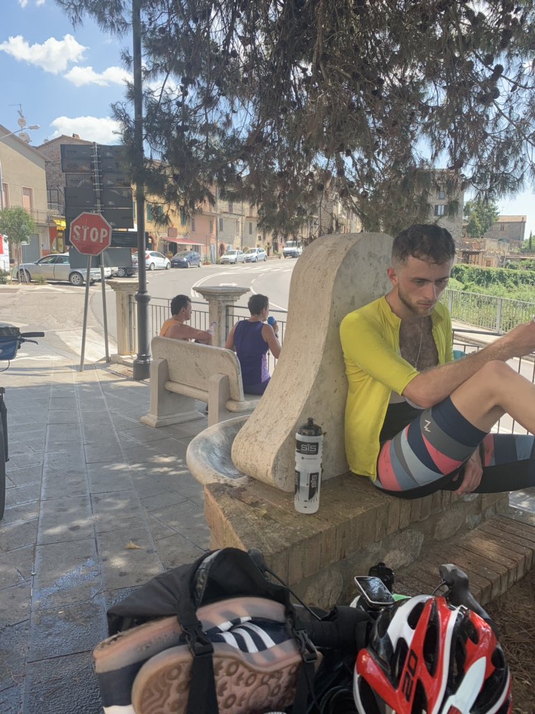 HowardWebsdell's tweet photo. Day two of riding:
Breakfast was a litre of Coca-Cola, a banana, a gel, half a slice of pizza and a positive attitude.
130k completed for the day, we intended a 160 but called it early as M’s stomach isn’t dealing great and spending time in sun.
Tomorrow Florence. https://t.co/xq5GTdD0zh