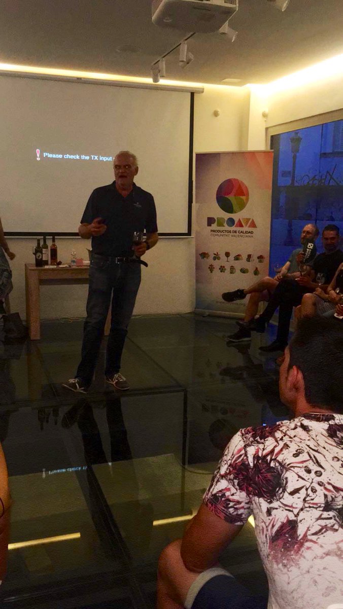 Segundo vino que catamos gracias a #ferevin el presidente  nos habla de las virtudes de los vinos de <a href="/DOUtielRequena/">Utiel Requena Wines</a> y probamos Bisila de bodegas <a href="/ladrondelunas/">Ladron de lunas</a> y vermut Fernanda Fernández de <a href="/Sebiran/">Bodega desde 1914</a> 
ESPECTACULAR!
 #calidadPROAVA
#proavanzamos
#mostraPROAVA
#PROAVAesfutur