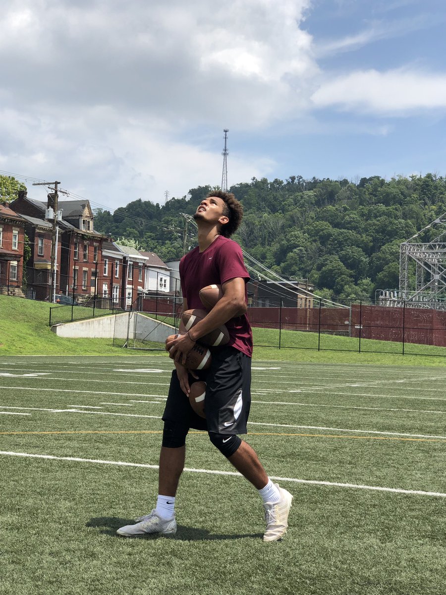PylesElite's tweet photo. You thought Ohio took over the All-star skills challenge? One of WV’s own, @Anthony5Robbins won our punt return challenge catching 6 footballs! Our boys got sticky ✋🏽✋🏽good luck this weekend to one of our athletes🎒🏈 https://t.co/hfzTsPOxZU