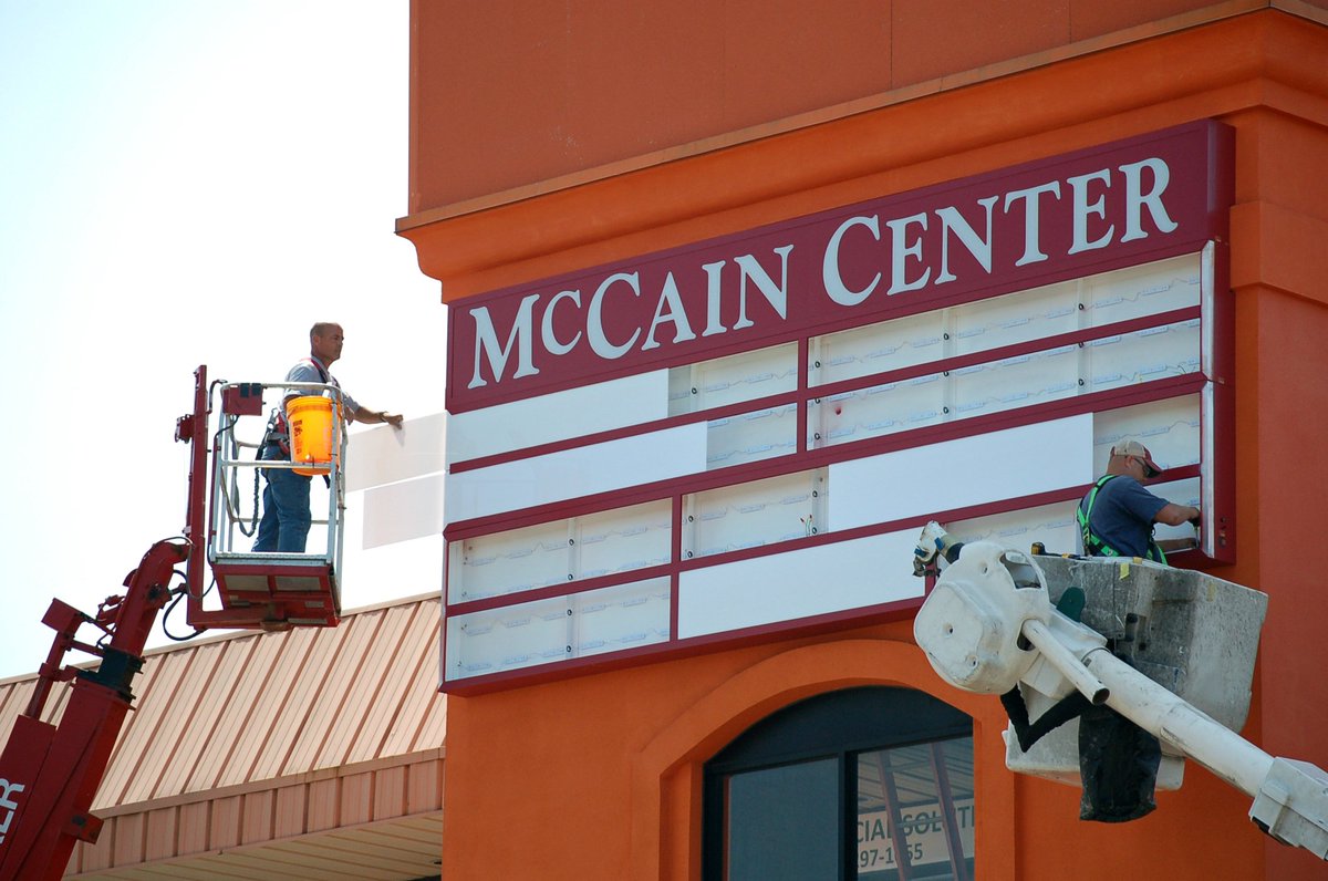 smisigns's tweet photo. It's easy to overlook all the hard work that goes into #businesssigns, but if you were on the Golden Mile today (@GMA2011Golden), you may have seen our installers turn architecture into #architecturalsignage! #retailsigns #tenantsigns #signsmeanbusiness https://t.co/H8RZGzscvV