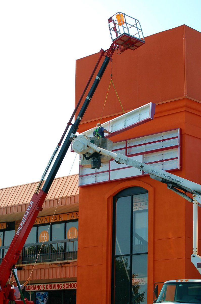 smisigns's tweet photo. It's easy to overlook all the hard work that goes into #businesssigns, but if you were on the Golden Mile today (@GMA2011Golden), you may have seen our installers turn architecture into #architecturalsignage! #retailsigns #tenantsigns #signsmeanbusiness https://t.co/H8RZGzscvV