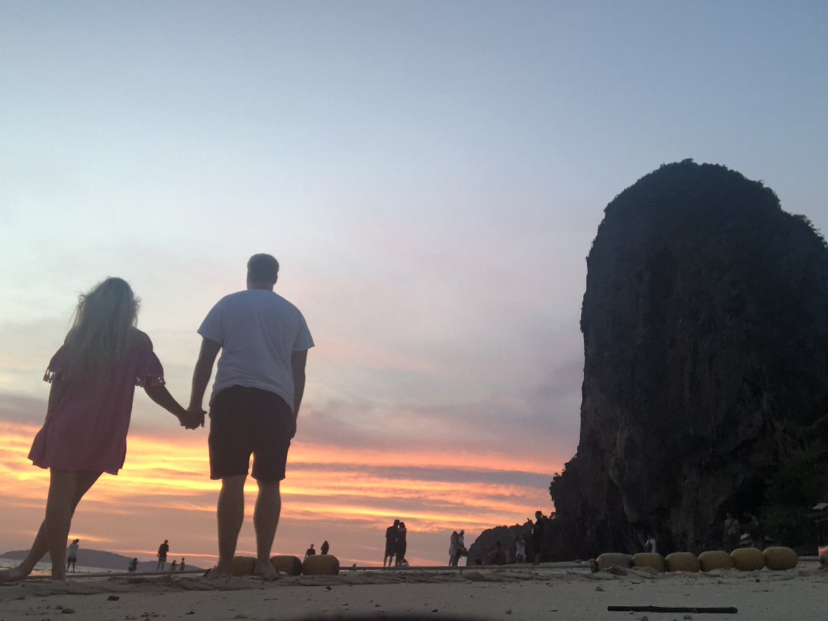 kimscott92's tweet photo. 32 days of travelling has come to an end. We had the best time. Now 365 days until we tie the knot 💍 https://t.co/KcKS7b4c1F