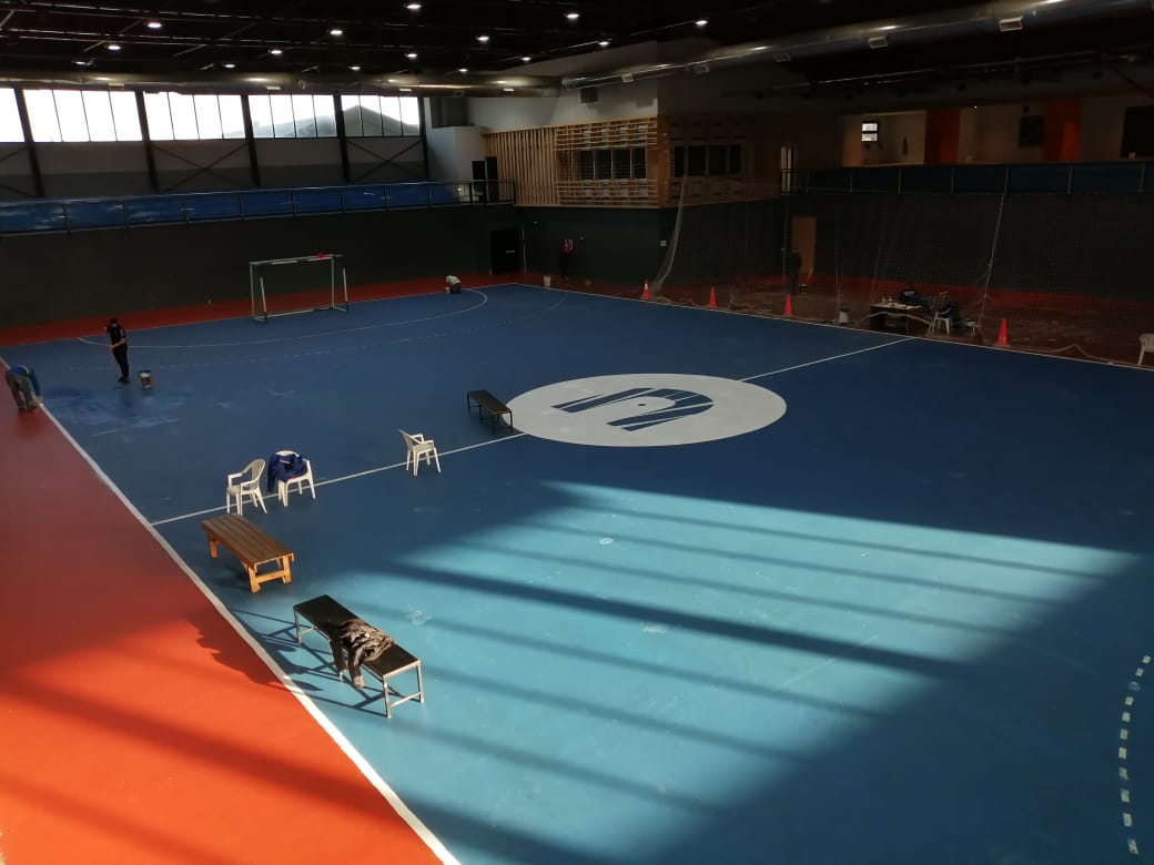 WalterVuotoTDF's tweet photo. Realizamos tareas de mantenimiento en la cancha del Cochocho Vargas, parchamos huecos y pintamos la superficie, las líneas y el perímetro para que se pueda seguir disfrutando. #UshuaiaMásActiva https://t.co/qh9dkXgHIQ