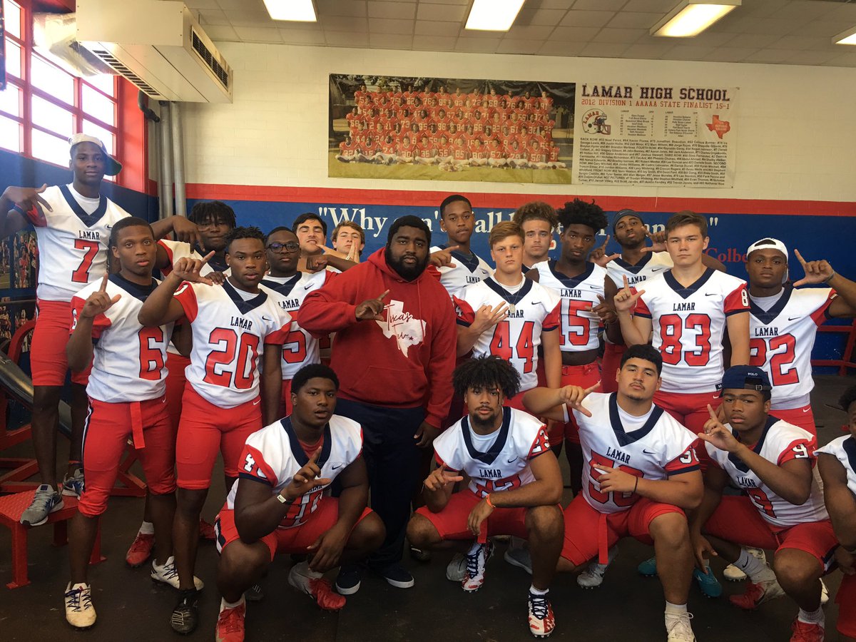 TevinStuddard's tweet photo. #TexasTev journey to film 1,000 Texas Teams at #LamarHighSchool featuring @LamarTexansFB for #USAToday2019KickoffVideo
#StuddardSports #TexasFootballCulture
#HISD #Houston #Texas #TXHSFB #TexasHighSchoolFootball #HoustonTexans #HISDFootball #LamarFootball #LamarTexans https://t.co/ngFUMywrLM