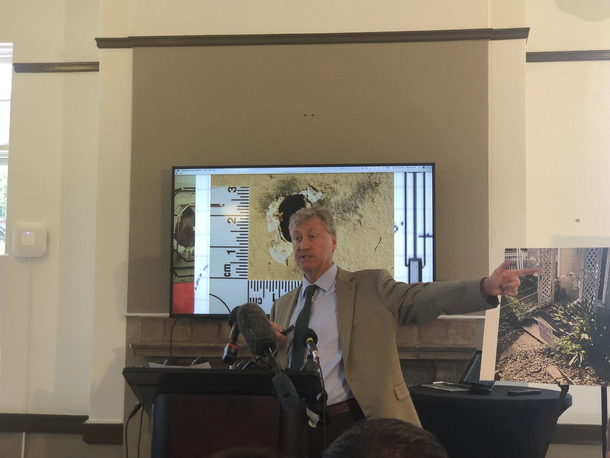 RyanLeeForHou's tweet photo. Bombshells From Harding Street Raid Presser

-No struggle, like still reported by HPD
-Fatal shot to Rhogena fired outside, in her back
-30 min after raid over 2 shots recorded by cell video
-Tests show a gun was held against dining room wall and fired 2X, Powder Burns on wall https://t.co/hps4hkY70H