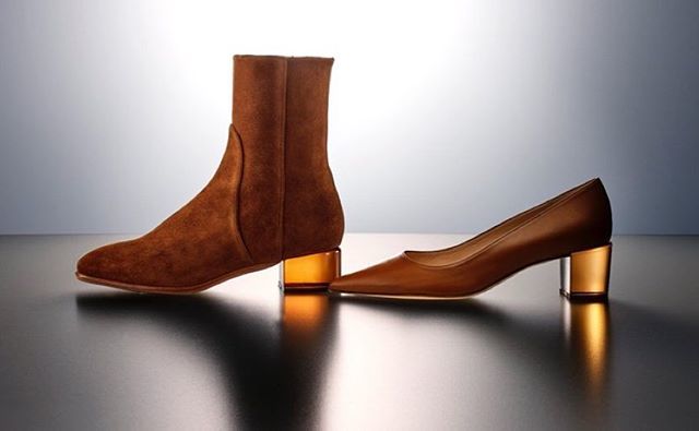 flashmodainout's tweet photo. STUART WEITZMAN - Stay in the clear this season and next in these transitional pairs. #CLODETTE #CAROLE #SWLucite #StuartWeitzman
#LuciteCollection #fashion #promo https://t.co/YLmm9pgHmz https://t.co/NeMGASRIJ1