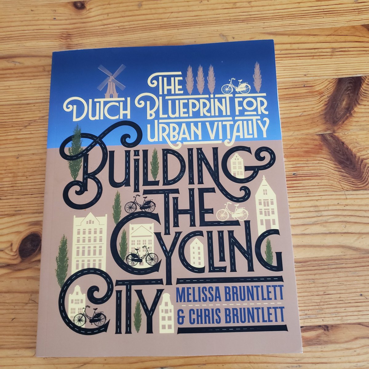 DaveLikesBikes's tweet photo. 1. Arrive home from The Netherlands
2. Immediately order "Building The Cycling City" by @modacitylife
3. Start dreaming WAY bigger
🚲❤️🏙️
#bikeTO
#VisionZeroTO
#bellsondanforth
#thisishandshake
#cyclingcities
#cycling
#32spokes https://t.co/cJEeG71DNg