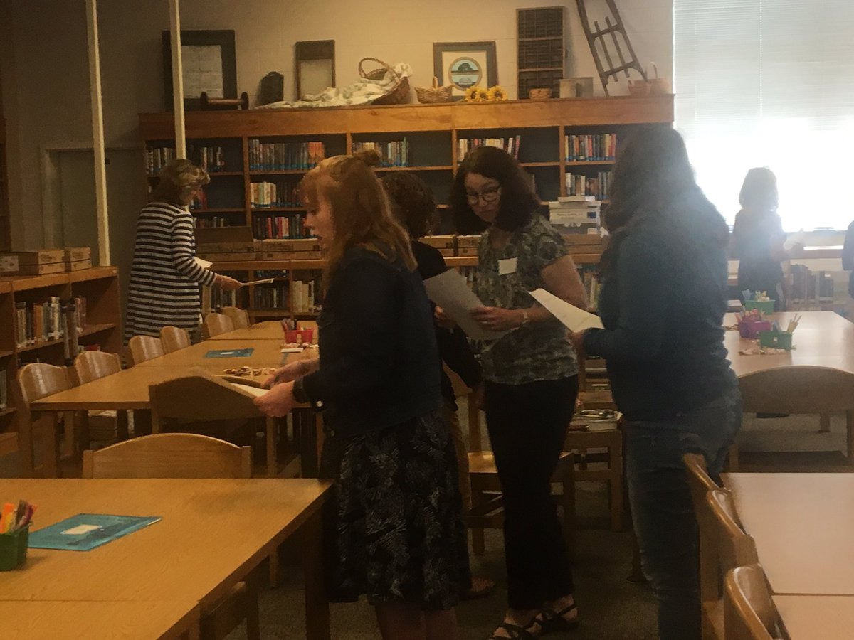 CHPS_Reading4u's tweet photo. Excited to see 2nd &amp; 3rd grade teachers!! @tussingtigers @NES_CHPS @CHPSK12 @LES_CHPS #gocolonials https://t.co/kMHQwKxxqO
