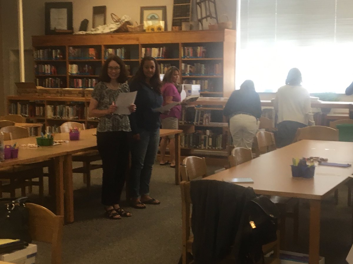CHPS_Reading4u's tweet photo. Excited to see 2nd &amp; 3rd grade teachers!! @tussingtigers @NES_CHPS @CHPSK12 @LES_CHPS #gocolonials https://t.co/kMHQwKxxqO