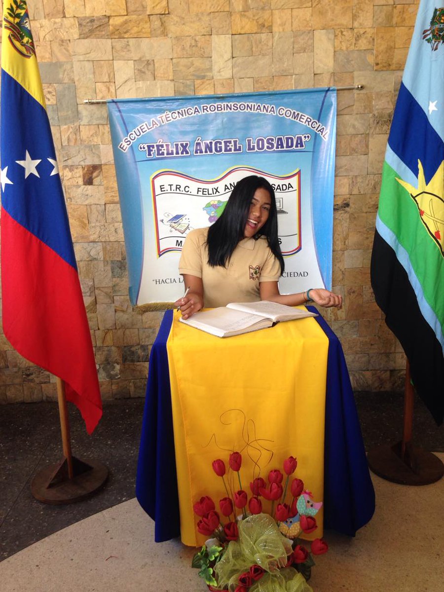 AlexandraLuces2's tweet photo. Gracias a Dios por todo💕🎓🎓 https://t.co/wJ1falW4fK