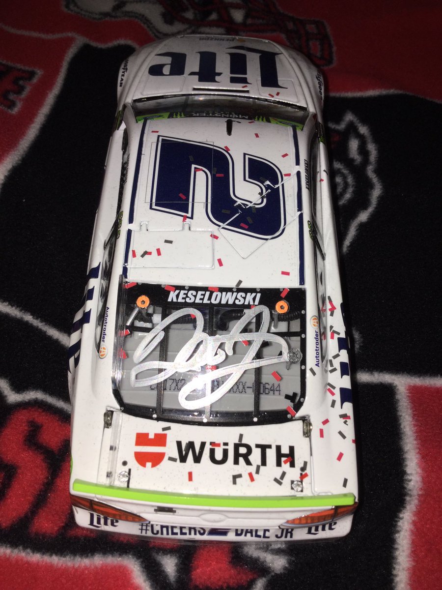 dylantmalone93's tweet photo. @NASCAR My 2 favorite drivers on 1 badass diecast π #Cheers2DaleJr https://t.co/cMjZ8fTh63