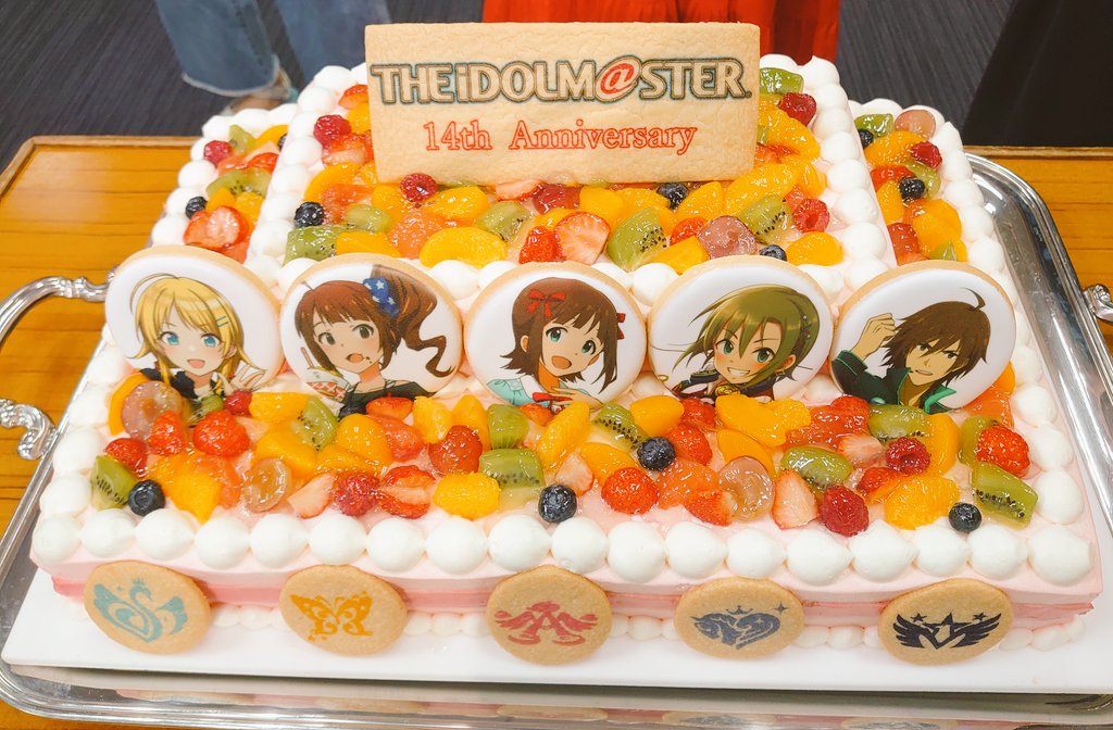 daredemo_imas's tweet photo. ¡Hoy (26/7) celebramos el 14 aniversario de THE IDOLM@STER!

¡Lo que empezó en un arcade, con solo 9 chicas... hoy es una gran franquicia con muchas y muchos más idols que producir!

¡Feliz día, imas! ¡Y que sean muchos más!

#idolmaster 
#アイマス14周年 
#アイマス最高 https://t.co/IcVoxaMipz