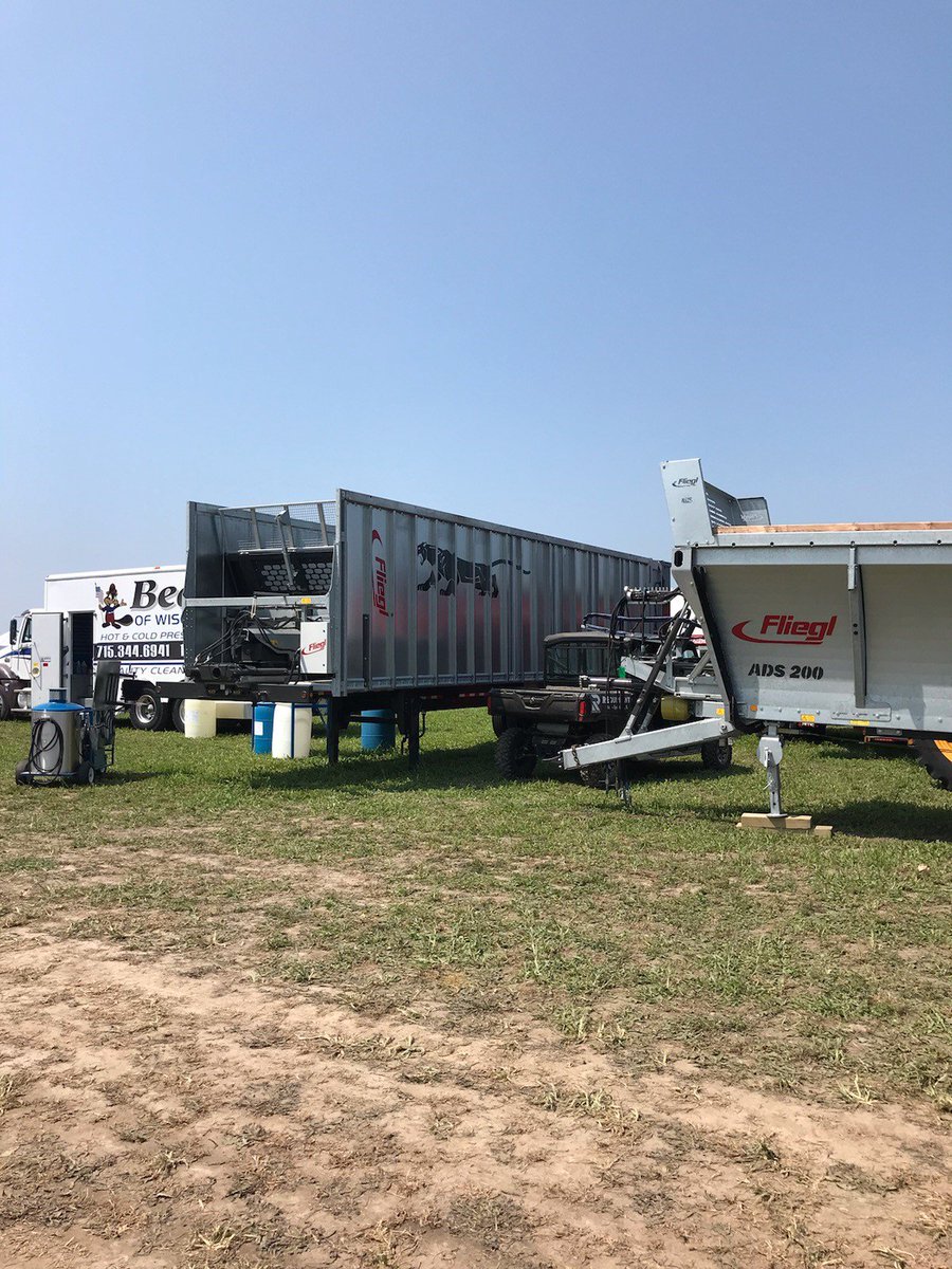 FlieglUS's tweet photo. Wisconsin Farm Technology Days 2019
Walter Grain Farms, Johnson Creek, WI
July 23-25, 2019 (We are in stand 856 and 937)
#wisconsinfarmtechnologydays #wisconsinfarmtechdays #weareFliegl #Fliegl #Flieglontour #farmequipment #agriculture #ADS200#Flieglpanther https://t.co/Y0GRRR96Kd