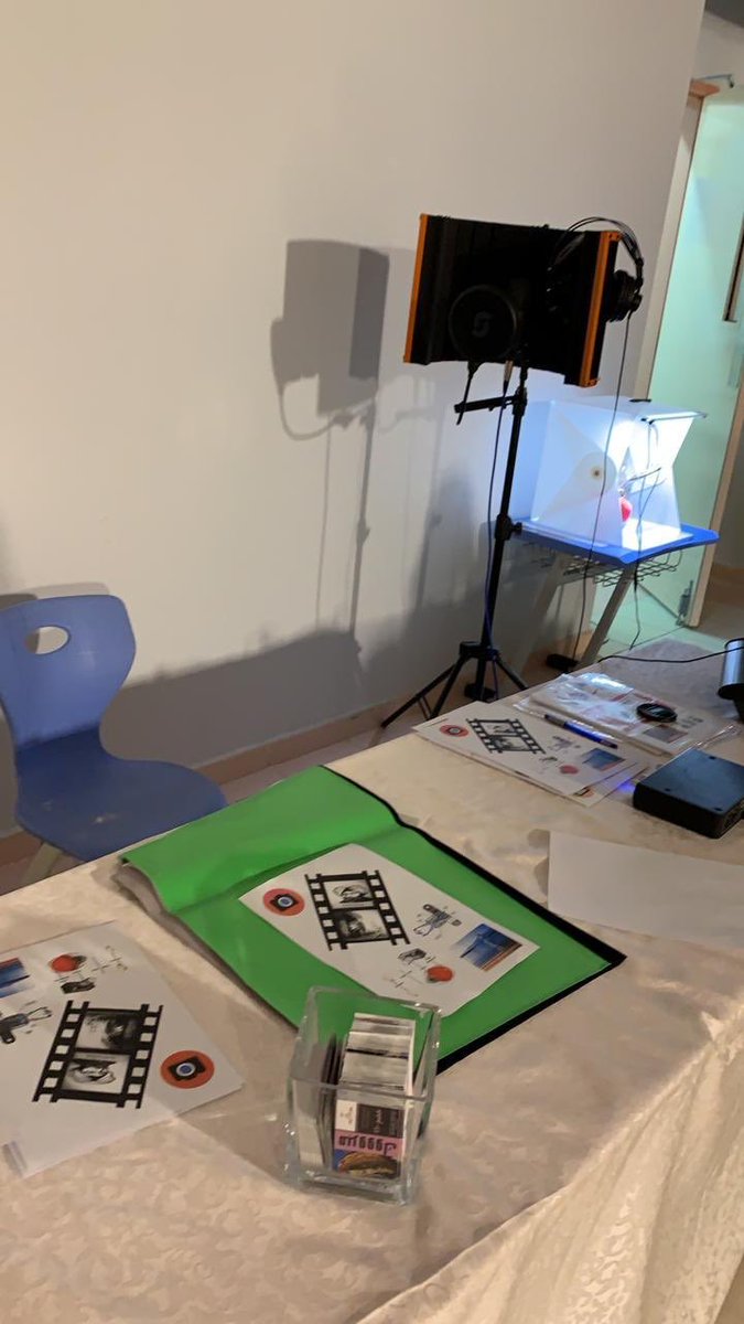 مشاركة مؤسسة #مرناة الإعلامية 📸📹🎤🎧 مع نادي حي المتوسطة ٤٥ #بريدة في حفل اختتام برنامج #اجازتي لأندية الحي 🍃😍💕 #القصيم 
- التصوير الفوتوغرافي وتصوير الفيديو 
- الأستديو الإذاعي و البث