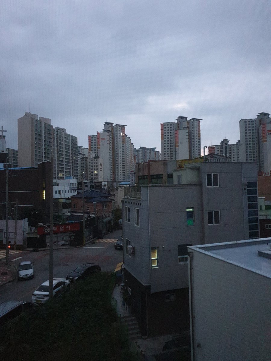 ysa149722's tweet photo. 밤..샜..어요..
이게 10분전                이게 방금찍은거.. https://t.co/Bdv9dWTcX5