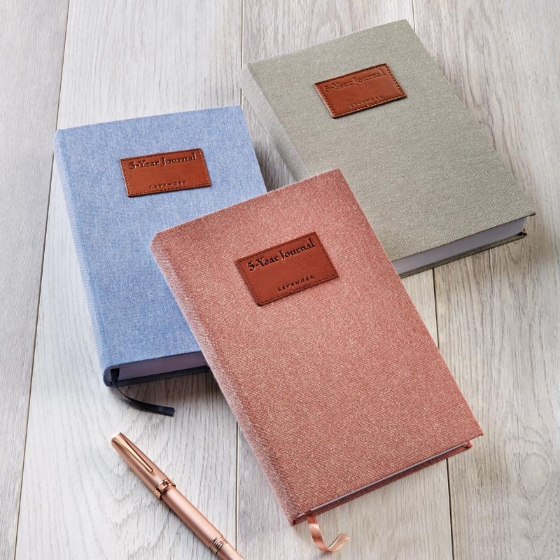 Levenger's tweet photo. 5 Years of Memories, Now in Color!
Capture the essence of each day with this classic #5YearJournal Kit. Enjoy writing on our premium 100-gsm acid-free pages. Then keep it all together with the leather cover, pen pouch &amp; ballpoint pen.
Shop now: https://t.co/I9O4z9ydXy

#Levenger https://t.co/RbamixPk6b