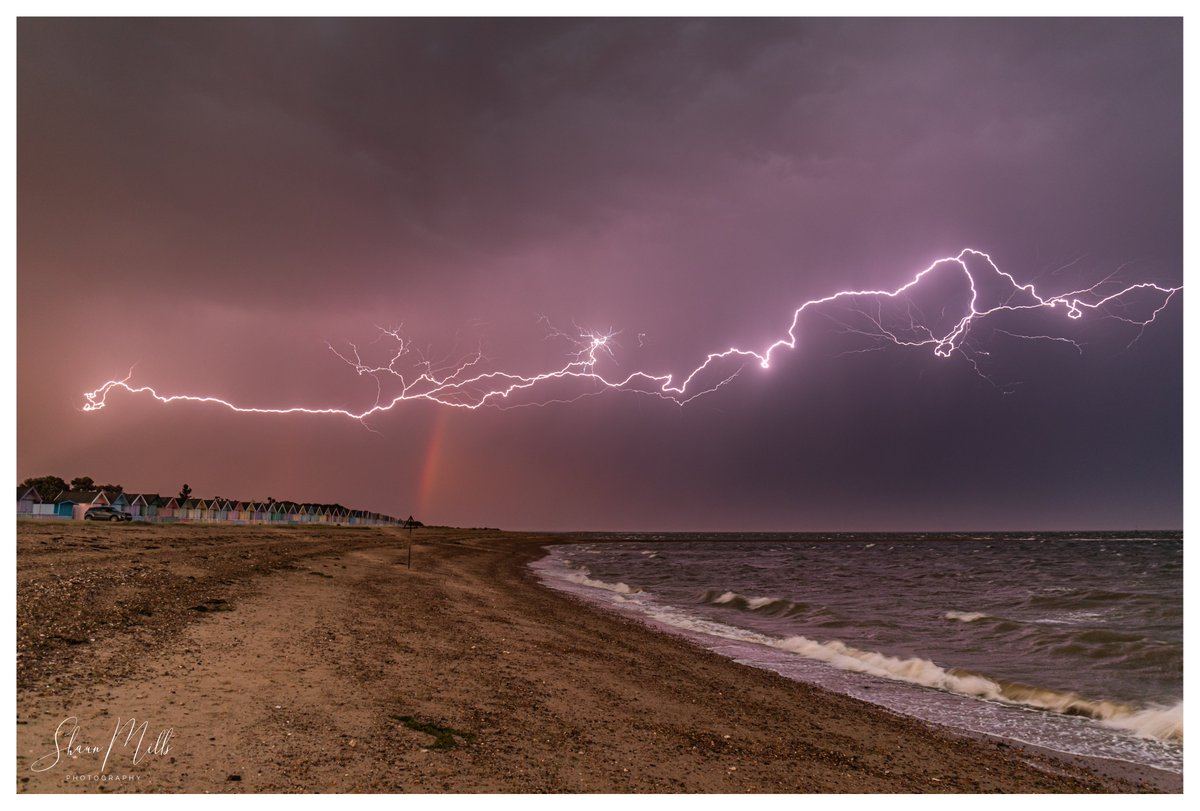 Well, I must say that was quite an exhilarating experience. Managed to snaffle a rainbow & lightning shot in a single image. #MerseaIsland #Weather @BBC_HaveYourSay @BBCWthrWatchers @OPOTY #Appicoftheweek