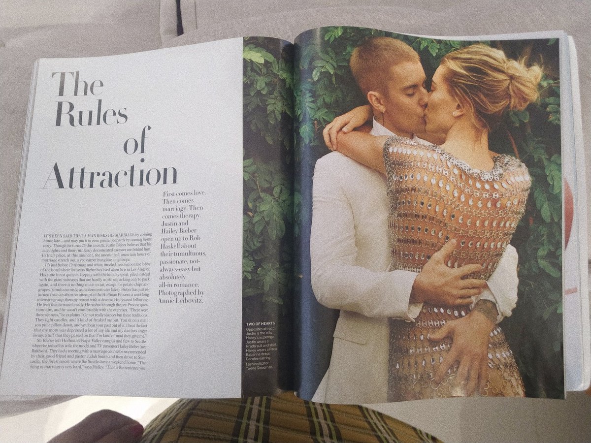 Genteee, eu acabei de ganhar a edição da revista VOGUE que contém a participação especial da Hailey e do Justin. Foi uma viagem pra conseguir isso, mas tá aí hahah! Morrendo de amores 🥰 #JustinBieber #HaileyBieber #VOGUE #Beliebers