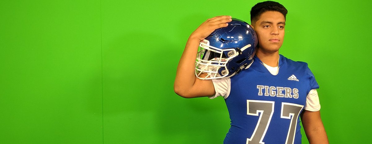 j_lenard's tweet photo. Had some DUDES in here today shooting the cover of the 24th KOAM Pigskin Preview.

@OscarCampa4 @carthagefball @WardogAthletics @ClayMcCormick5 @jakebeckmann1 @FHSRaiders https://t.co/6YM8JLGL07