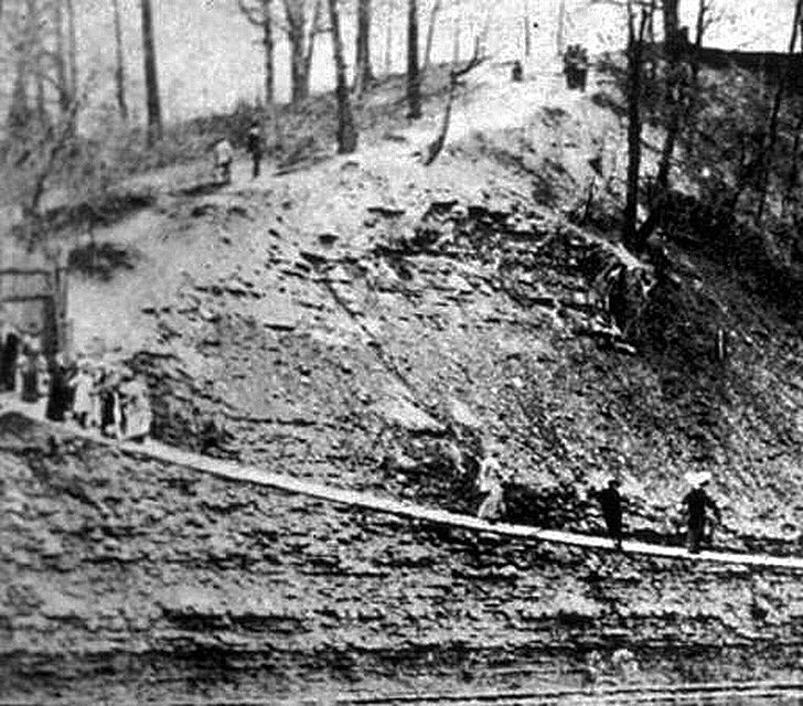 In the early part of the 1900’s you could cross the Rocky River by this pedestrian bridge. It was located down the hill from the old end of Detroit. #tbt #throwbackthursday #lakewoodoh #lakewoodohio #vintagelakewood #history #thisislakewood #bridges #thislookssafe