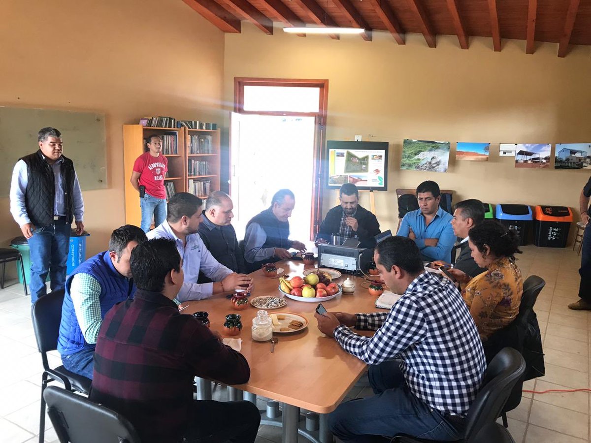 Gracias por escuchar nuestras propuestas y problemáticas en la zona Mtro. Sergio Graf Montero Secretario de Medio Ambiente  y Desarrollo Territorial; ademas estamos muy contentos con la noticia de que dotara de camiones recolectores de residuos de forma gradual a los municipios.