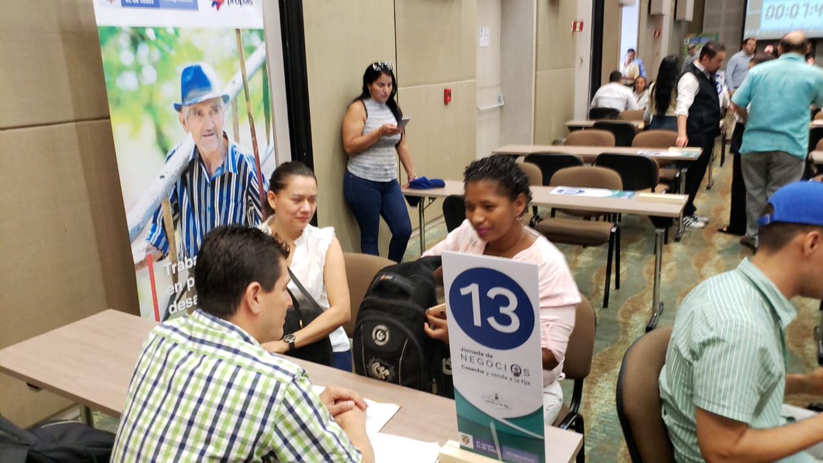 ADR_Colombia's tweet photo. El @MinAgricultura de la mano de la @ADR_Colombia  y su Unidad Técnica Territorial, convocaron a 18 compradores, 70 vendedores y 7 organizaciones de productores agropecuarios beneficiarios de la ADR, en una rueda de negocios impulsada por @PROPAIS en #Montería. #UnPaísConEquidad https://t.co/pDP6MrX0xE