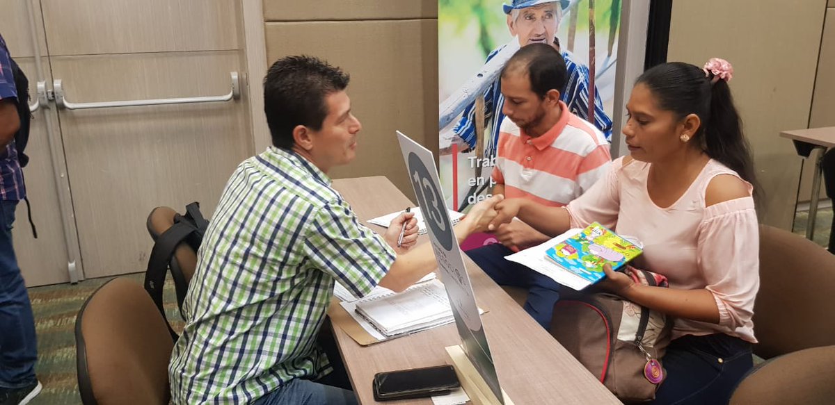 ADR_Colombia's tweet photo. El @MinAgricultura de la mano de la @ADR_Colombia  y su Unidad Técnica Territorial, convocaron a 18 compradores, 70 vendedores y 7 organizaciones de productores agropecuarios beneficiarios de la ADR, en una rueda de negocios impulsada por @PROPAIS en #Montería. #UnPaísConEquidad https://t.co/pDP6MrX0xE