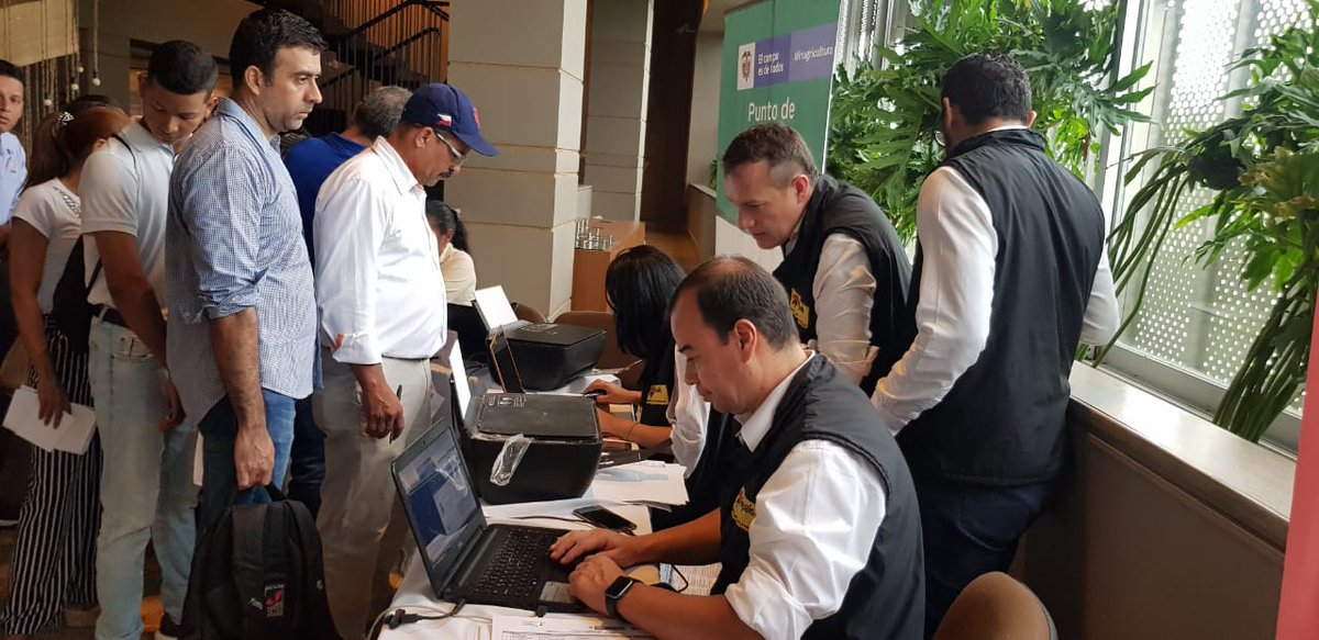 ADR_Colombia's tweet photo. El @MinAgricultura de la mano de la @ADR_Colombia  y su Unidad Técnica Territorial, convocaron a 18 compradores, 70 vendedores y 7 organizaciones de productores agropecuarios beneficiarios de la ADR, en una rueda de negocios impulsada por @PROPAIS en #Montería. #UnPaísConEquidad https://t.co/pDP6MrX0xE