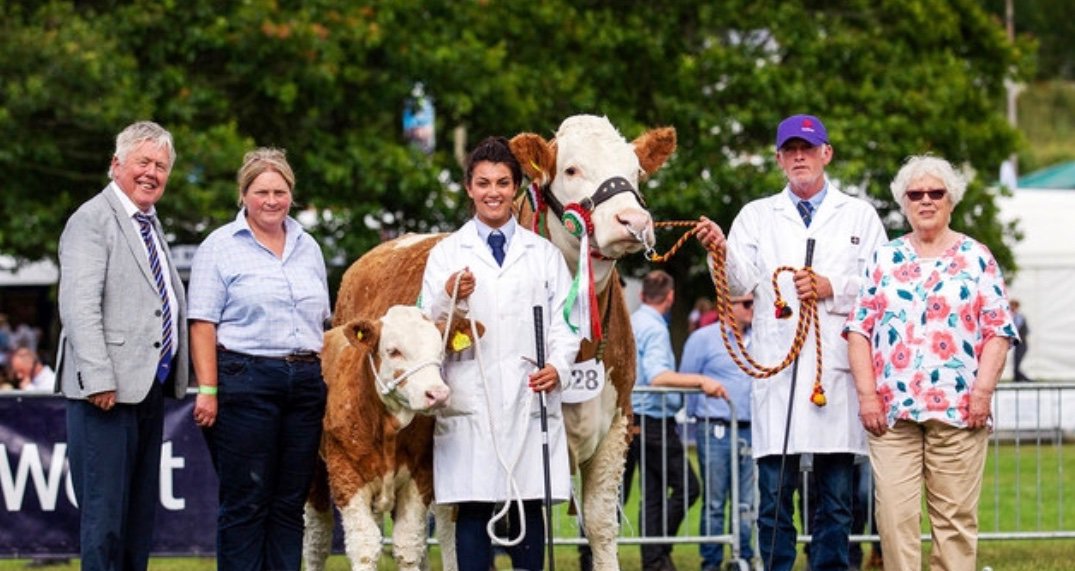 hendycalf1's tweet photo. Interbreed champion @ Royal Welsh ‘19 - forever making the best memories 🐮🐮🐮 https://t.co/zhjb6PYxcQ
