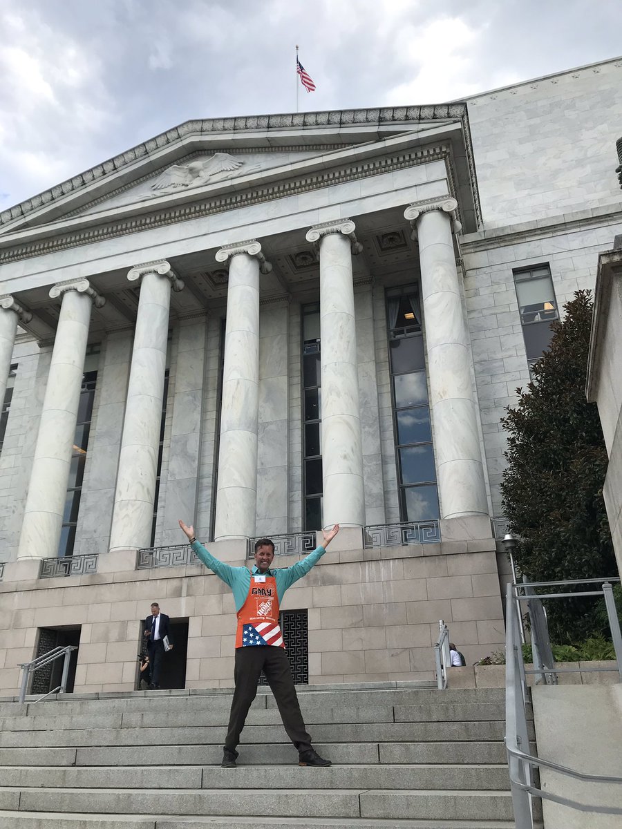 An absolutely AWESOME day with the <a href="/HomeDepotGR/">The Home Depot Government Relations</a> team and #ApronsOnTheHill! We are making a difference and <a href="/HomeDepot/">The Home Depot</a> is representing! #GetInvolved <a href="/HouleHeather/">HeatherHouleTHD</a>