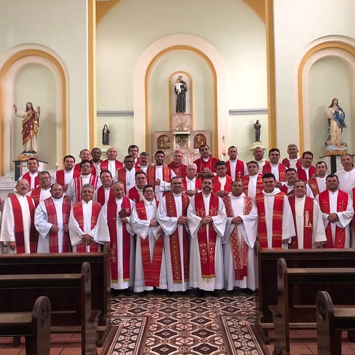 lourdinha_pio's tweet photo. Esses homens de Deus me representa. O Brasil precisa de pessoas de valores, princípios, de pessoas que mostre amor ao próximo sem demagogia barata.
#SouCatólica #FilhaDeDeus #FilhaDeMaria https://t.co/NZZ8Hry9ou