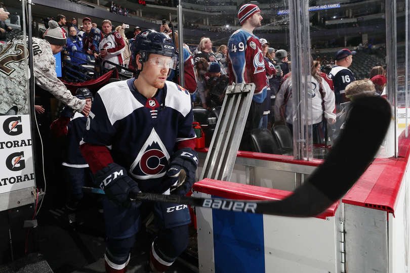 CompleteHkyNews's tweet image. The Colorado Avalanche have re-signed forward Sheldon Dries to a one-year, two-way contract worth $735,000 at the NHL level and $395,000 at the AHL level with a guarantee of $450,000.