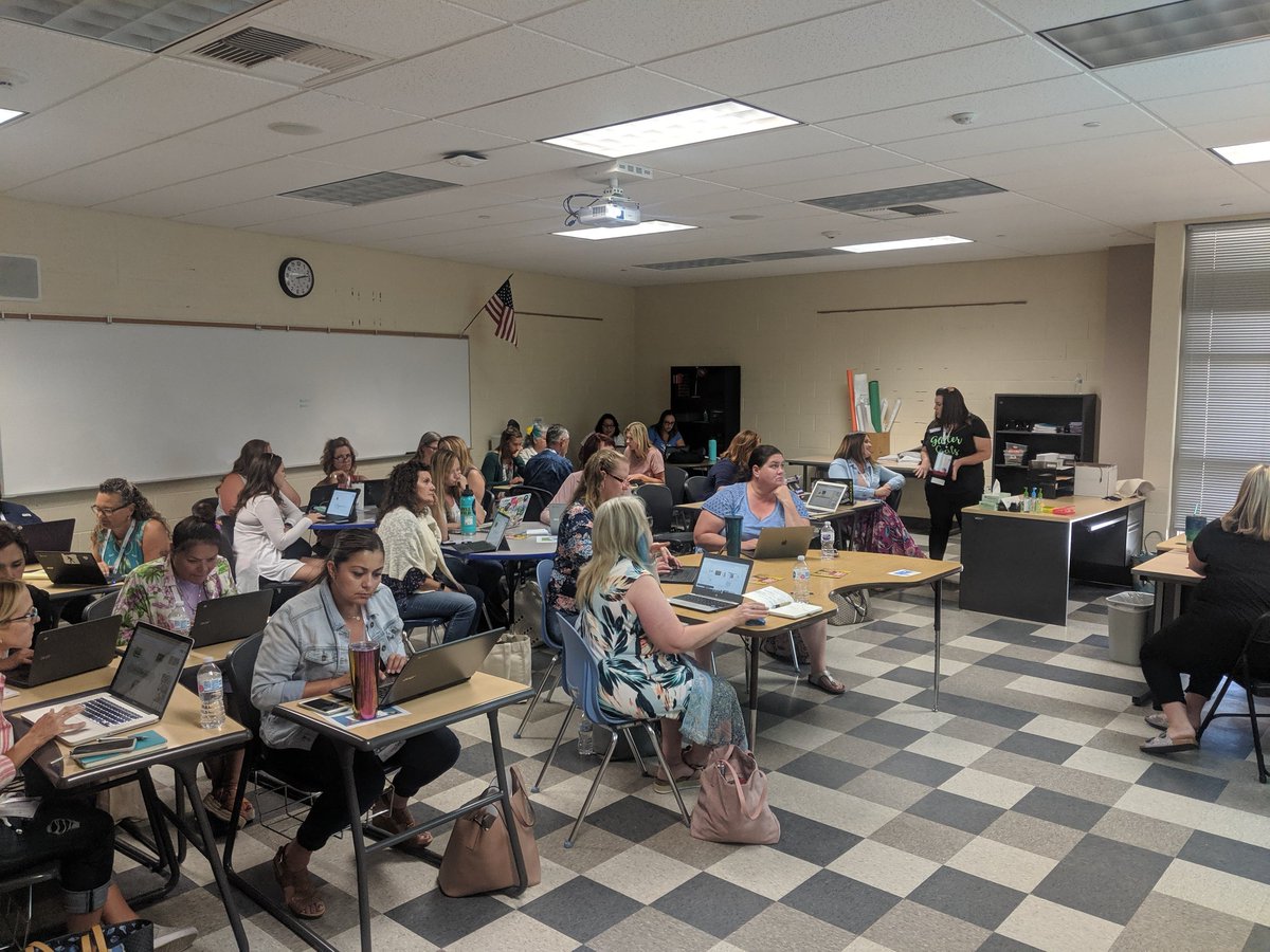 "Oh, The Things You Can Draw!" Thank you <a href="/GlitterGalsEdu/">★ 𝙶𝚕𝚒𝚝𝚝𝚎𝚛𝙶𝚊𝚕𝚜𝙴𝚍𝚞 ★</a> for a great session at #iegooglecamp @rcoe <a href="/MenifeeUSD/">Menifee USD</a>