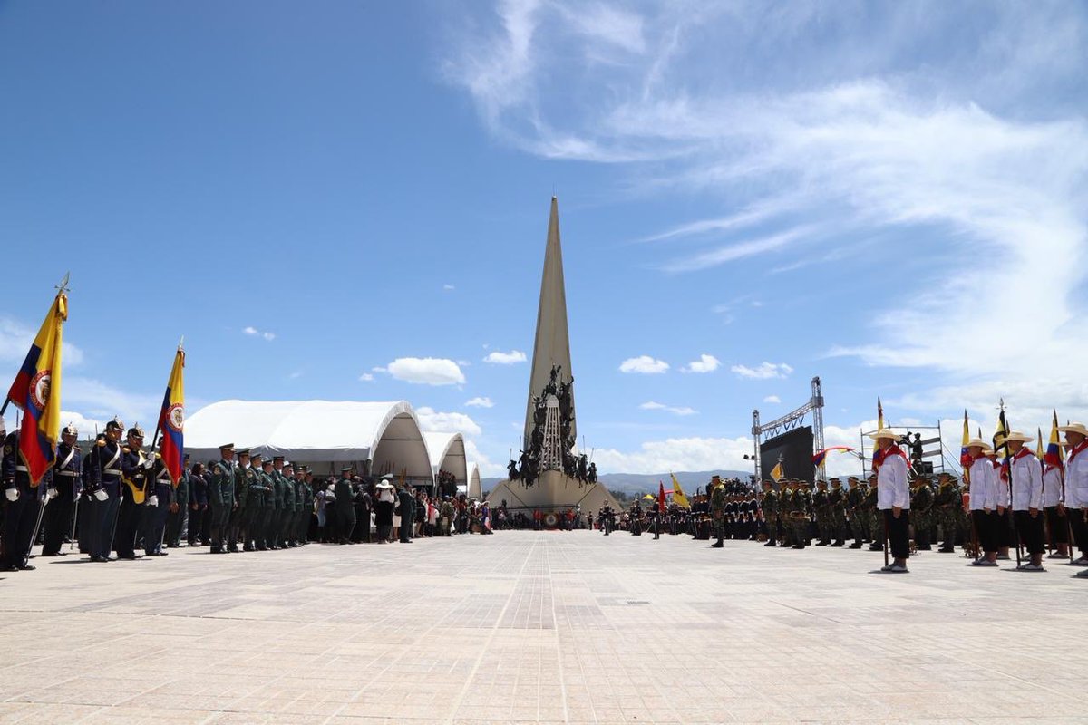 Sin duda Boyacá tiene tanto de historia como de futuro, por eso hoy en la conmemoración de los 200 años d batalla P. de Vargas, solicitamos al Gob Nal <a href="/mluciaramirez/">Marta Lucía Ramírez.</a> y <a href="/MinTransporteCo/">MinTransporte</a> una verdadera inversión en Aeropuerto ✈️ para permitir vuelos ciales desde Paipa (abro hilo👇)