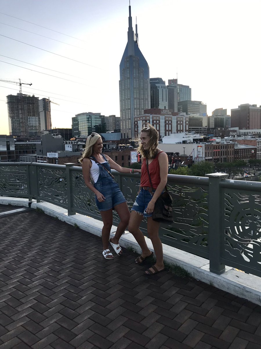 Jannelybean's tweet photo. Nashville ♥️ @visitmusiccity @DwntwnNashville @nashlifestyles #batmanbuilding #nashville https://t.co/dIGvXbxXgS