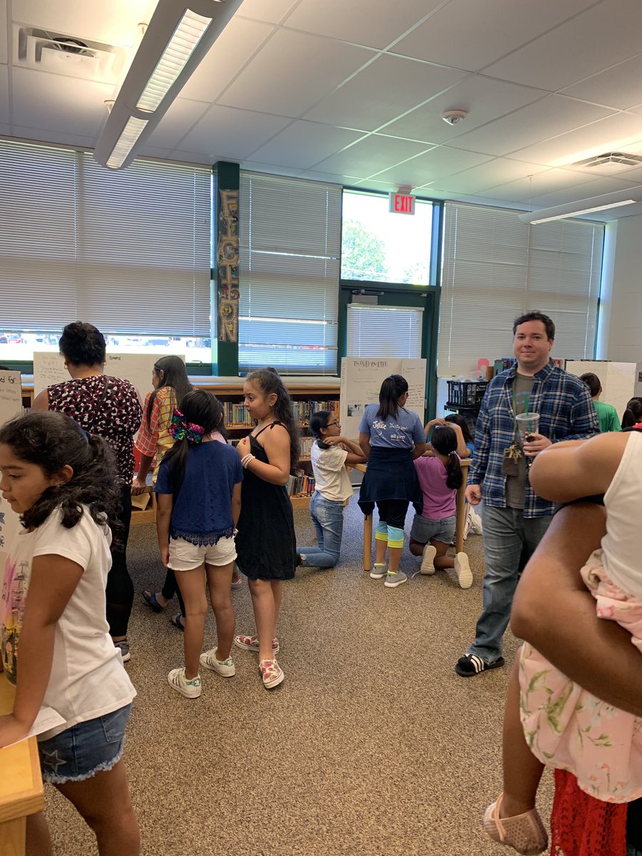MsStendardoGRES's tweet photo. Thank you to everyone- families, teachers, and students who came out today to see these awesome presentations!! I know the kids appreciated it and were really excited!! More pics to come. @FCPSR2 @GRES_3rdGrade @GrahamRoadES @fcpsaap https://t.co/TvsF4vnIkC