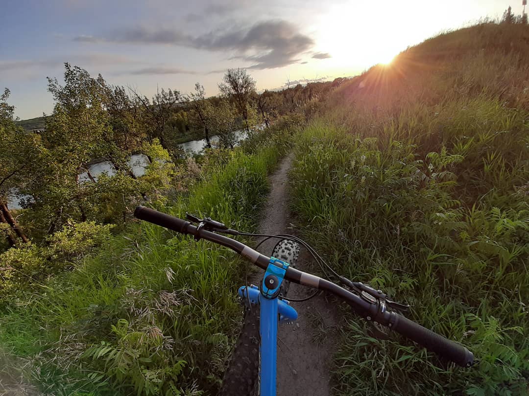 The outdoor lifestyle is very much the mainstream here, just parallel to the commuter trails are some natural off road ones