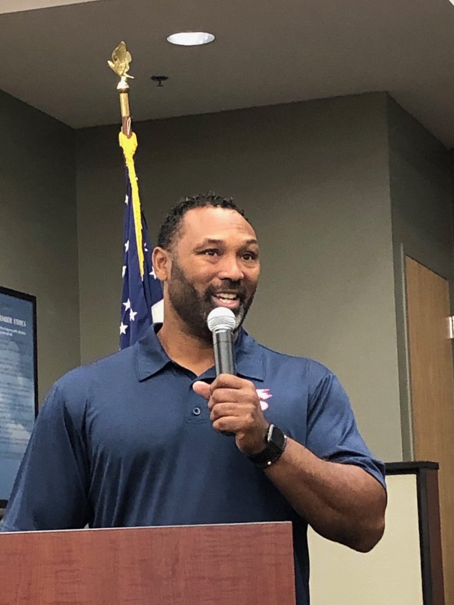 E Young shared with DVUDS leaders how he held the pen to write his story that included a gold medal in the 2000 Olympics! #Extraordinary @ DVUSD