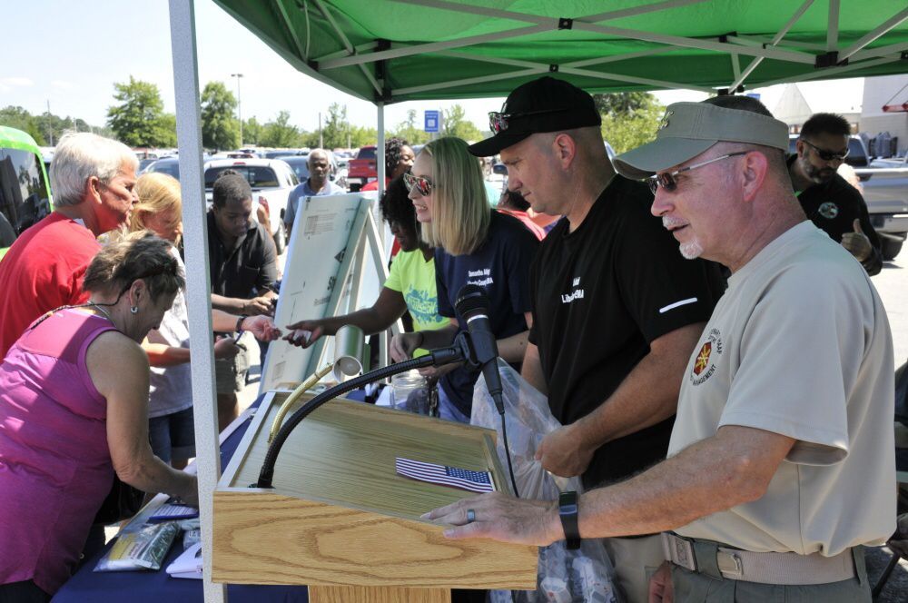 SEGAFFSH's tweet photo. “You don’t want to start thinking about how to respond to an emergency when you are in the middle of one” -Michael Naro. 
The Liberty County Emergency Management Agency and Lowes proved planning for the worst doesn’t have to be stressful. Learn more:
https://t.co/pGEczR0kG0 https://t.co/lc5M6syKYR