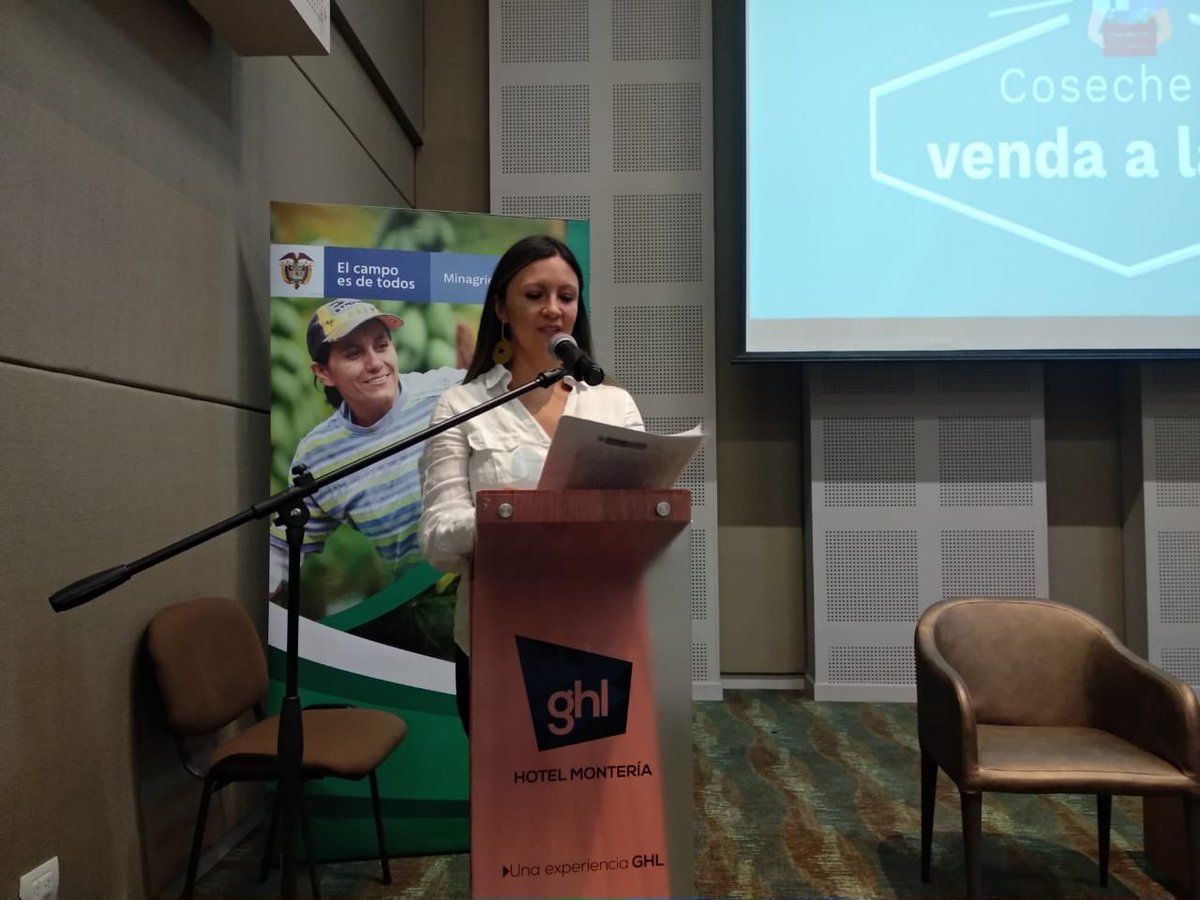 marcela_uruena's tweet photo. El éxito de la Jornada de Negocios #CosecheYVendaALaFija de @MinAgricultura #Montería, es resultado del trabajo de aliados estratégicos por #UnPaísConEquidad @GobCordobaUnida @monterialcaldia @BancoAgrario @ICACOLOMBIA @URestitucion @ADR_Colombia @UPRAColombia @PROPAIS y @Finagro https://t.co/I1k2azmI2J