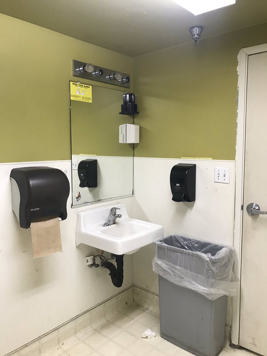 Public Potty tweet media