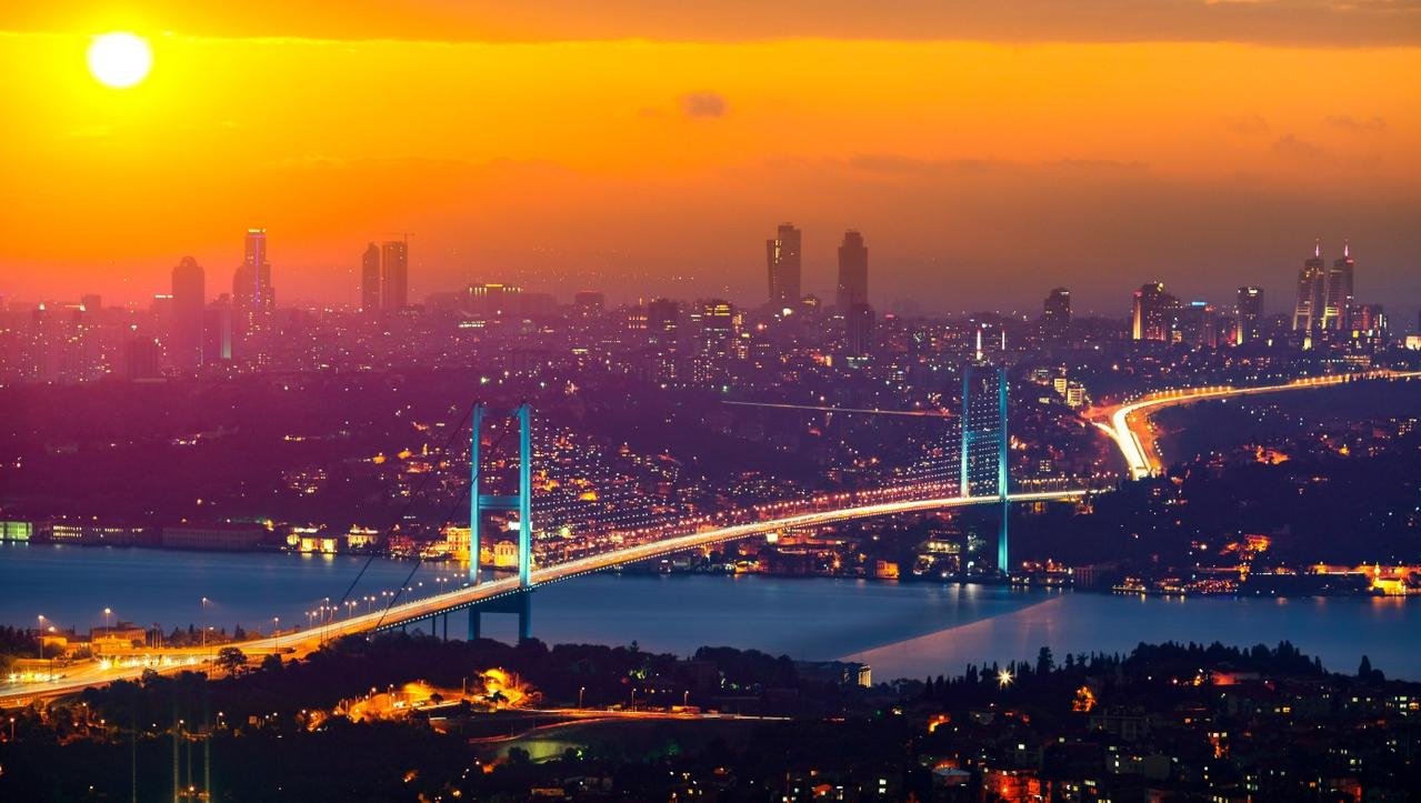 Divan Japan ディヴァン ジャパン イスタンブールのボスポラス橋紹介 ヨーロッパとアジアの架け橋 長さは1 5km 正式名称は 7月15日殉教者の橋 イスタンブール トルコ 観光 旅行 旅行好きとつながりたい T Co